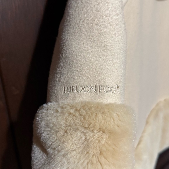 London Fog Cream Puffer Jacket with Hood and Soft Material - Picture 6 of 8